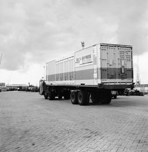 171656 Afbeelding van het vervoer van containers met de Delta Express (Intercontainer van de N.S. en de Deutsche ...